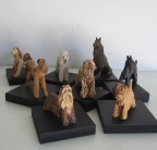 Esculturas caninas de pequeño formato (10x10cms).Cerámica Ricardo Fernández.